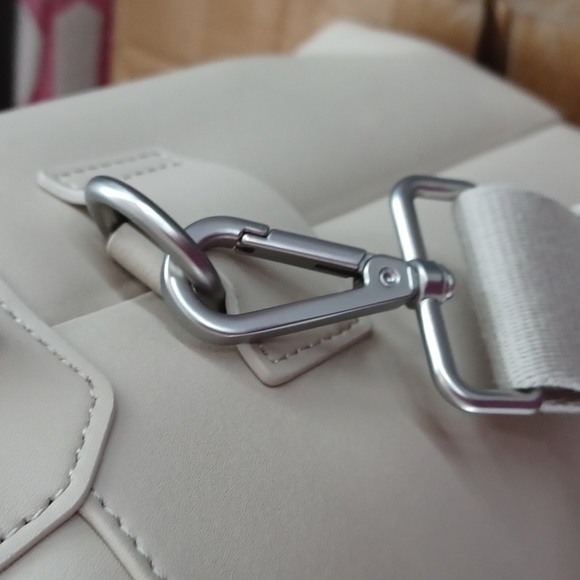 Monos Metro Duffel Vegan Leather New - Picture 10 of 16